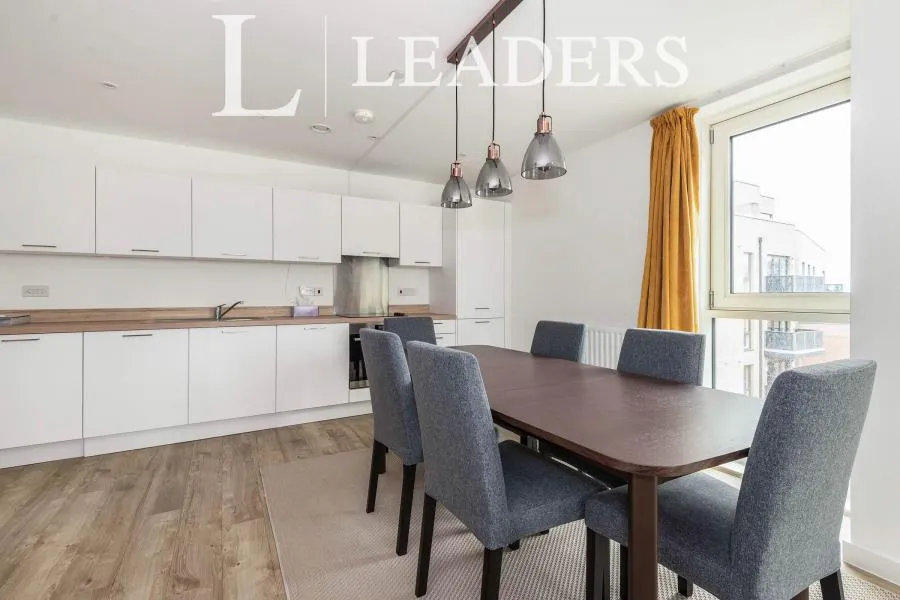 Marketfield Way, Redhill, RH1, photo 4