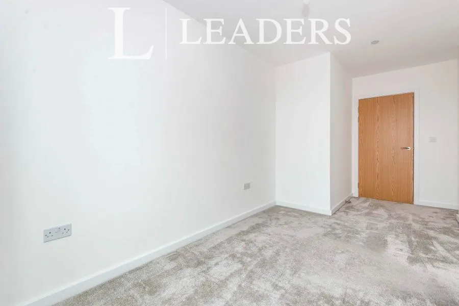 Marketfield Way, Redhill, RH1, photo 9