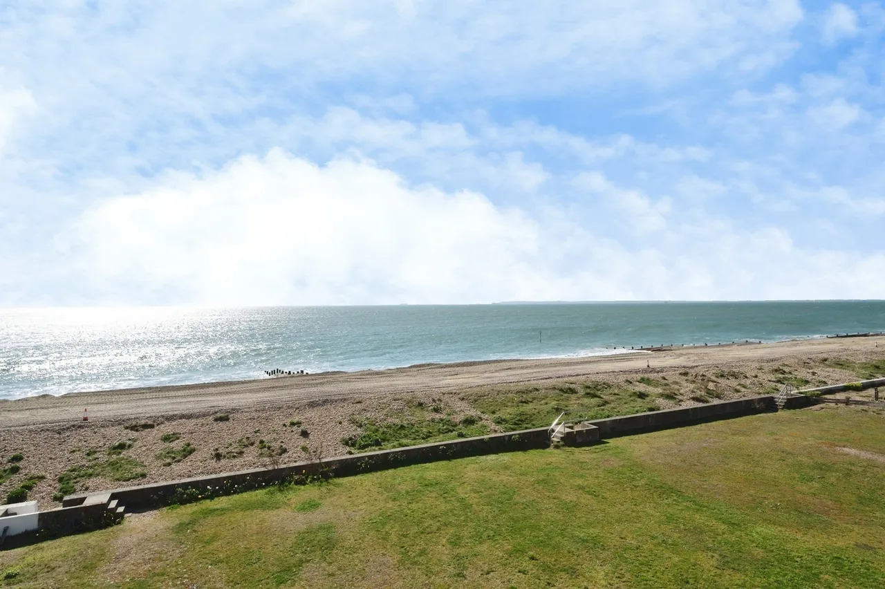 Southwood Road, Hayling Island, PO11, photo 13