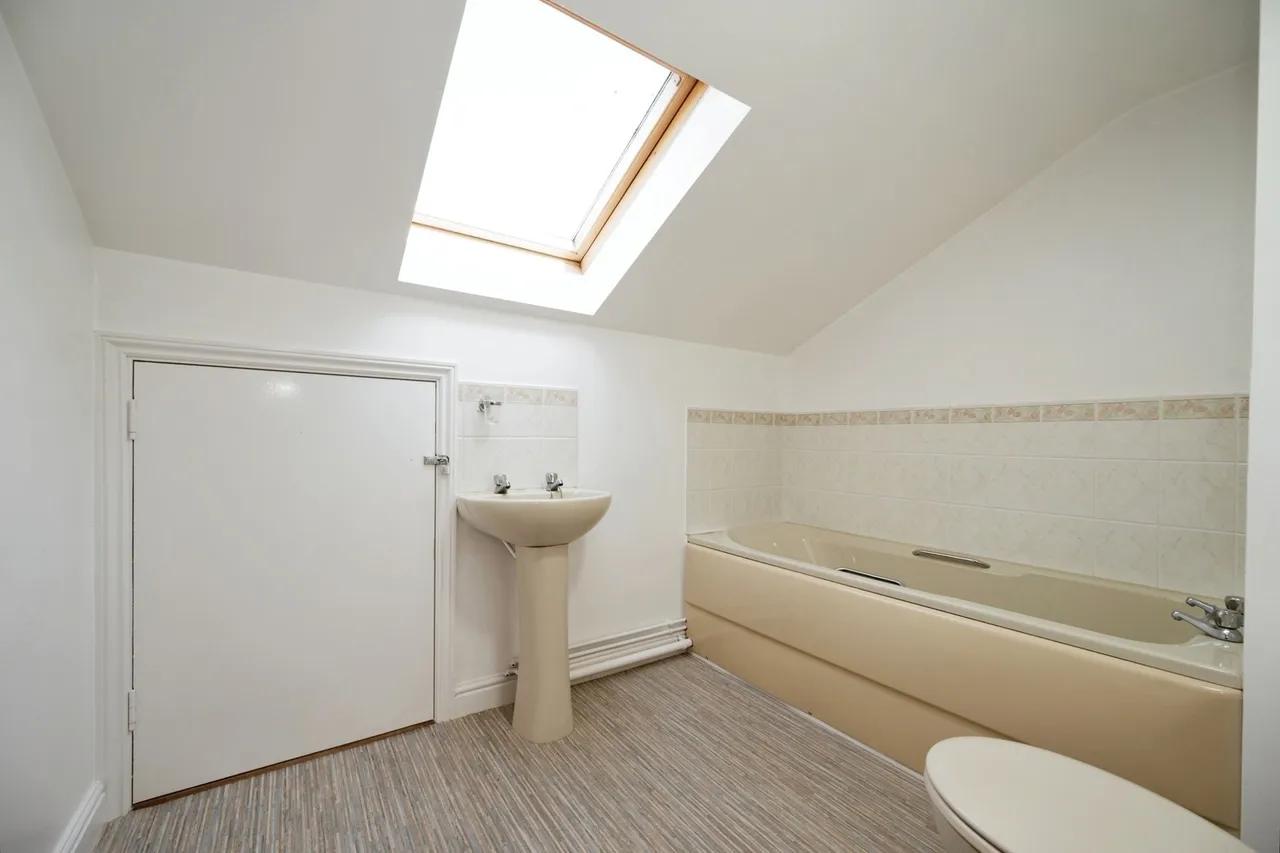 Southwood Road, Hayling Island, PO11, photo 10