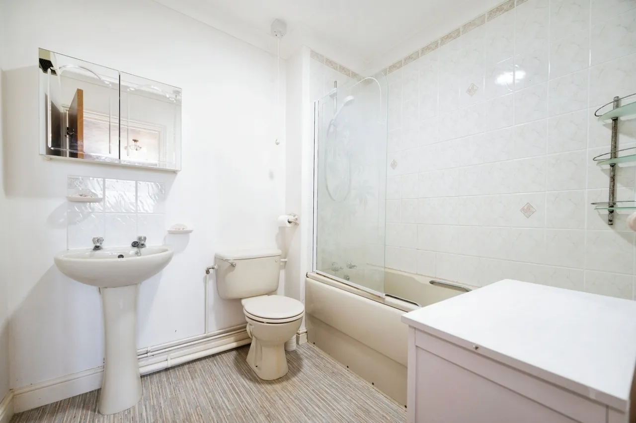 Southwood Road, Hayling Island, PO11, photo 8