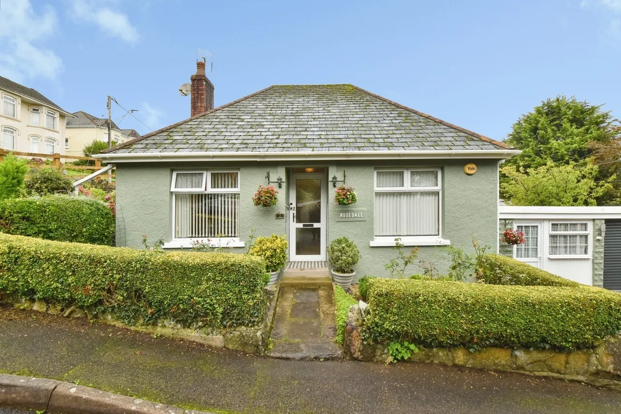 2 bed house for sale, Ceidrim Road, Garnant, SA18