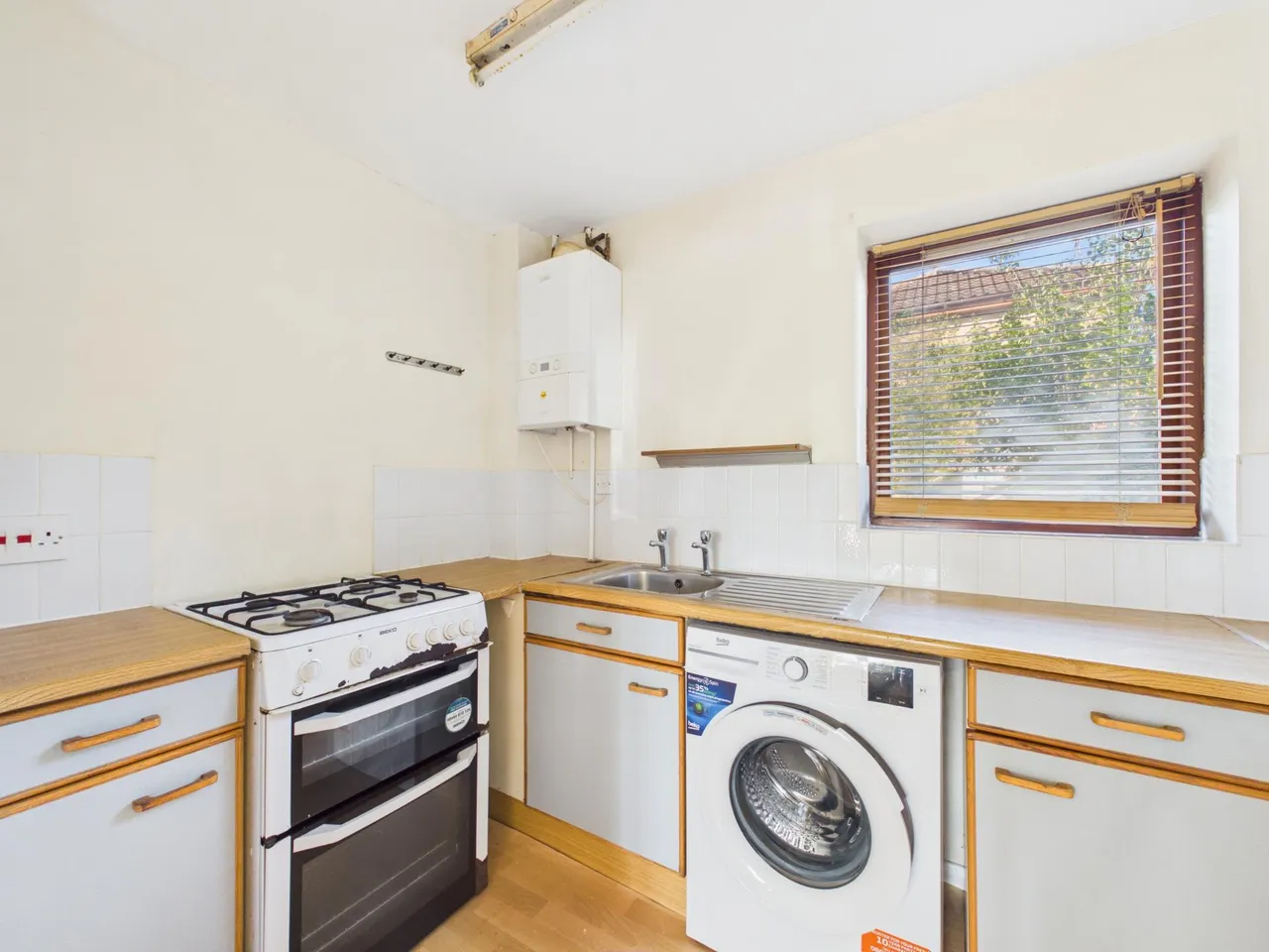 Faraday Drive, Milton Keynes, MK5, photo 2