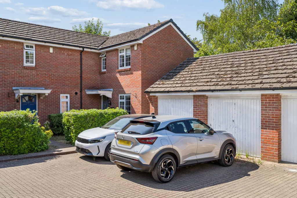 Orchard Drive Wooburn Green, High Wycombe HP10 0QN, photo 19