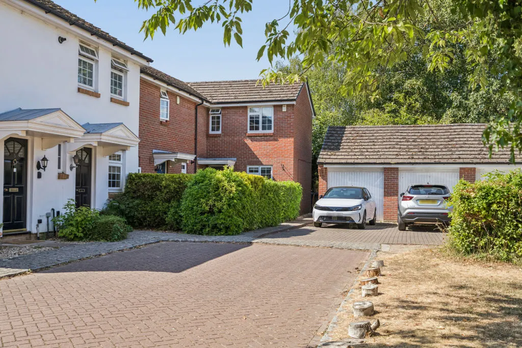 Orchard Drive Wooburn Green, High Wycombe HP10 0QN, photo 9
