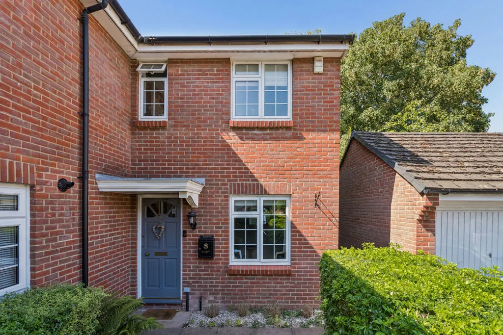 2 bed house for sale — Orchard Drive Wooburn Green, High Wycombe HP10 0QN