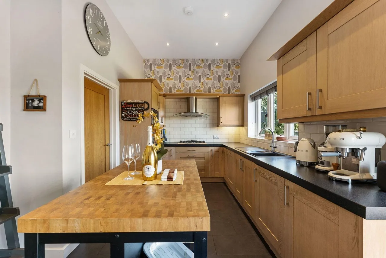 Gomersal Lane, Dronfield, photo 6