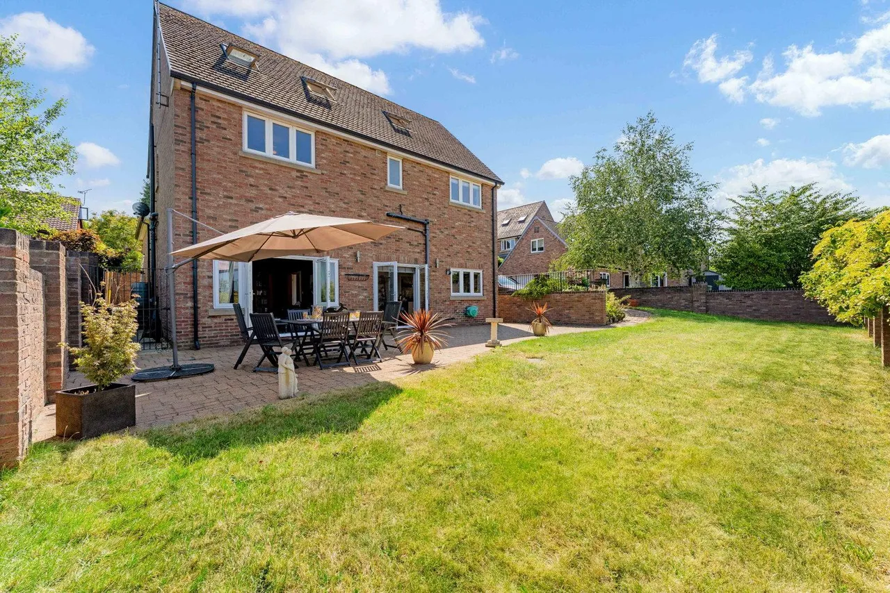 Gomersal Lane, Dronfield, photo 31