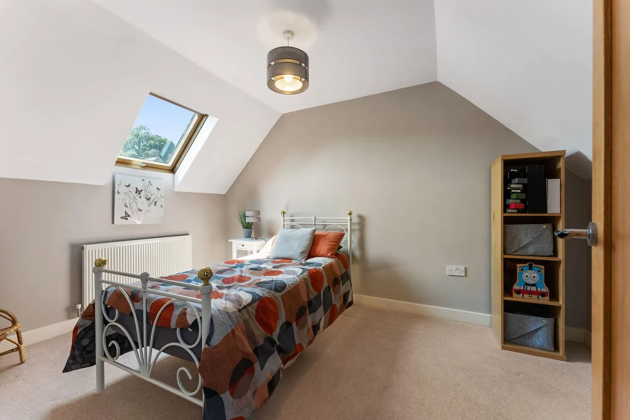 Gomersal Lane, Dronfield, photo 28