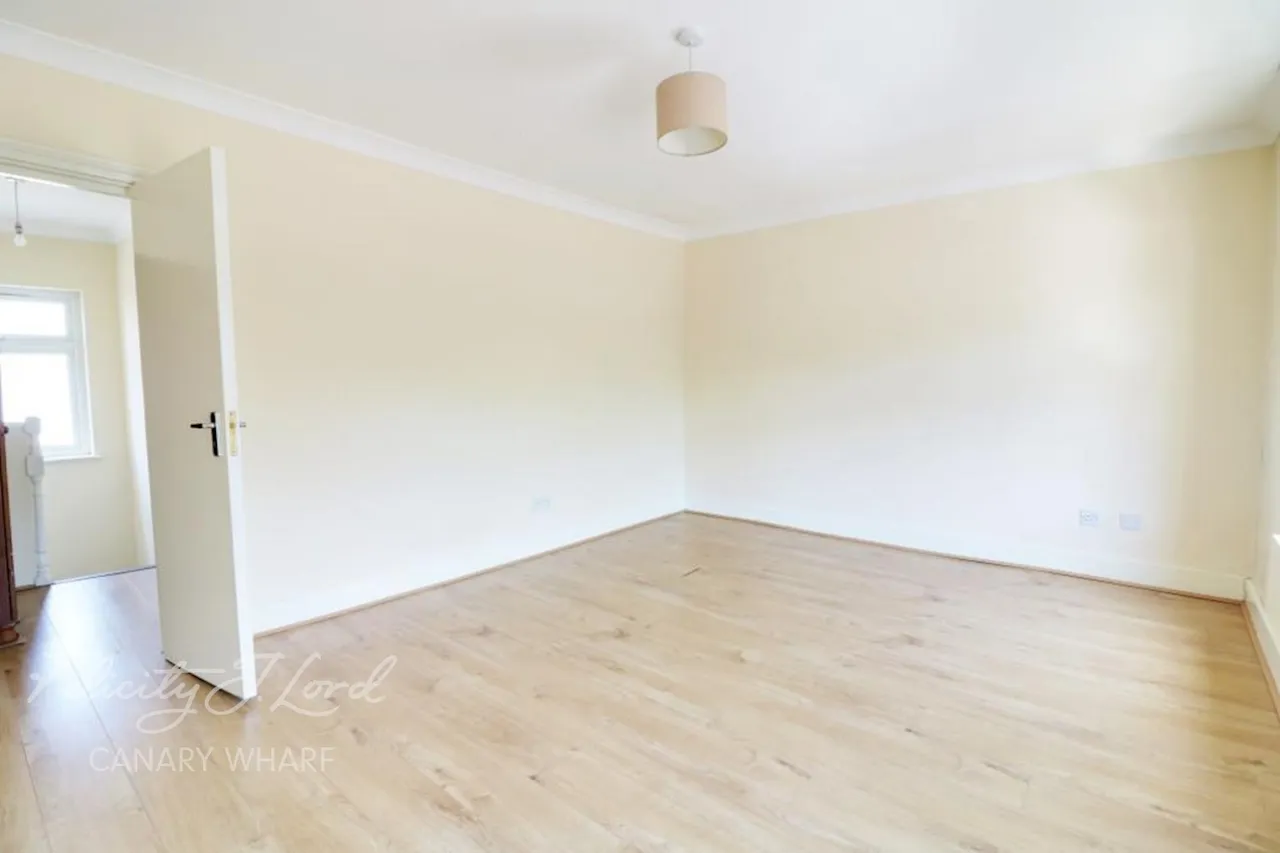 Burdett Road, E14, photo 5