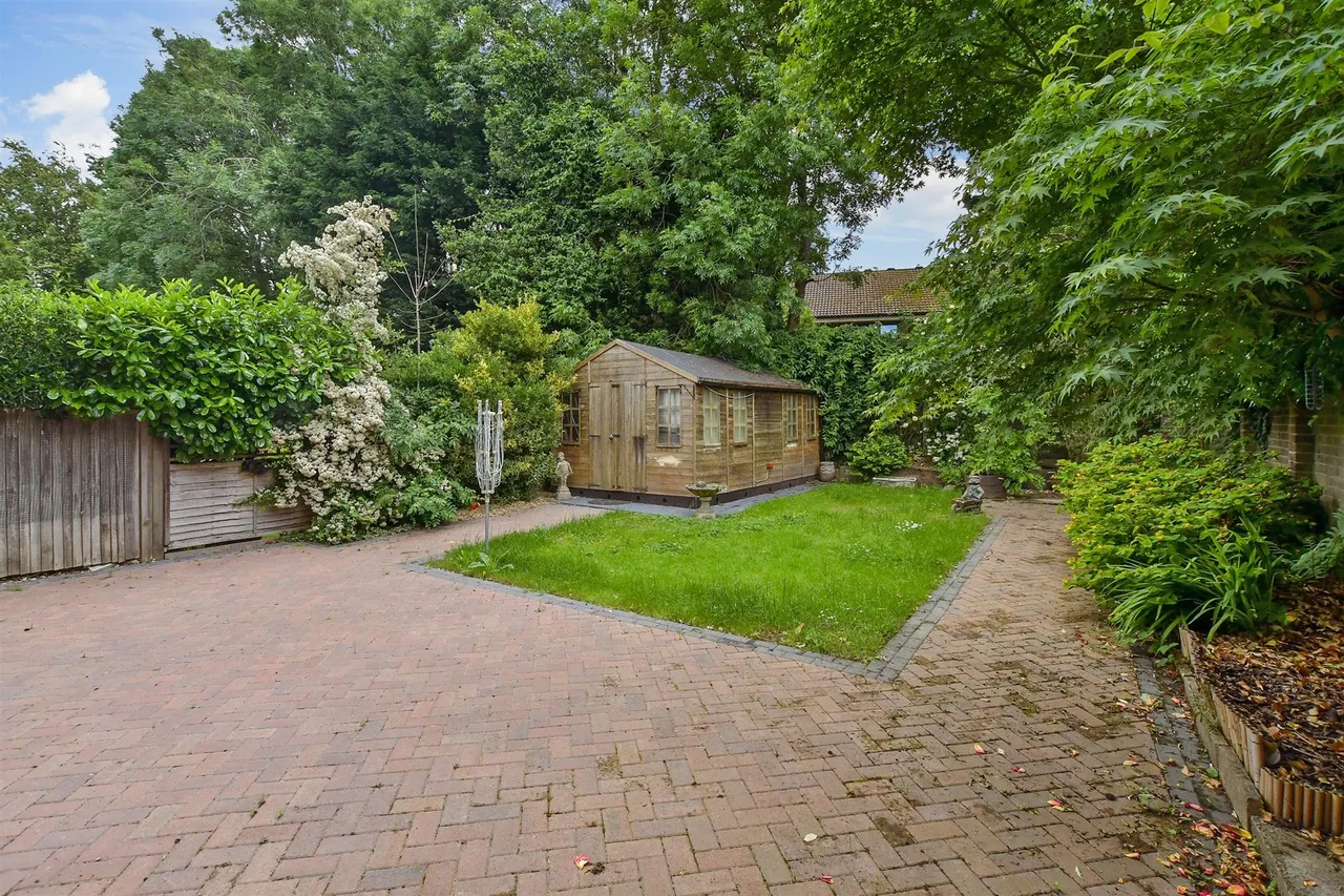 Latimer Close, Crawley, RH11, photo 13