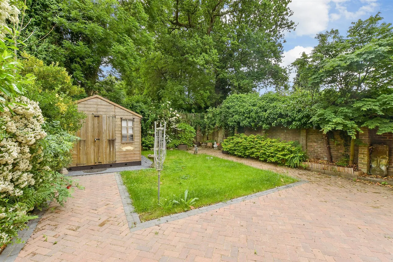 Latimer Close, Crawley, RH11, photo 12
