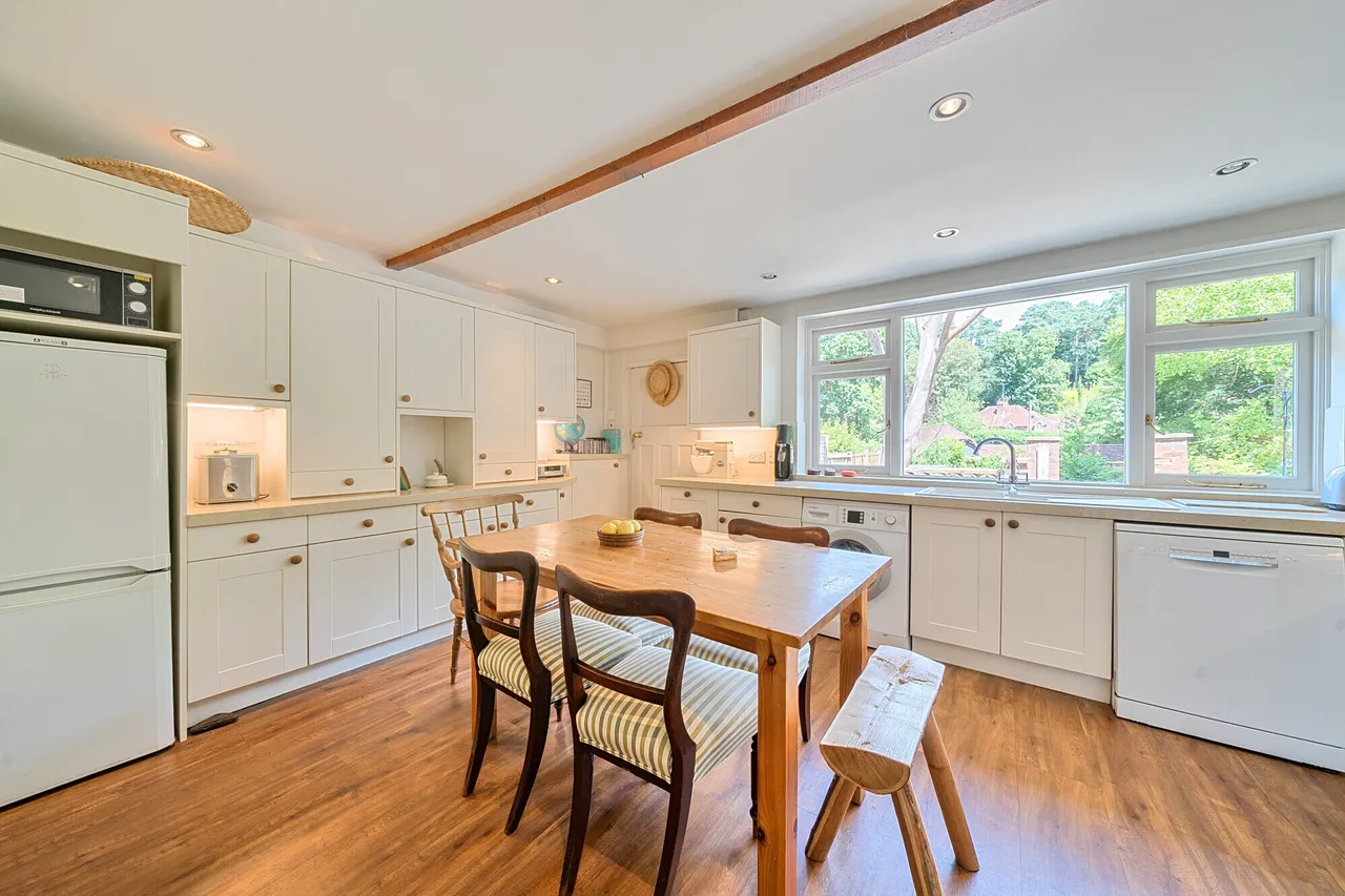 Farnham Road, Churt, Farnham, GU10, photo 4