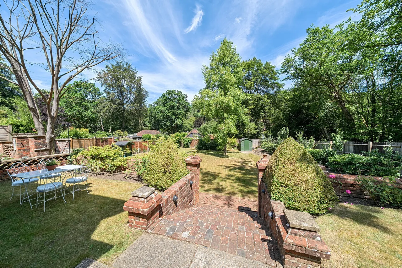 Farnham Road, Churt, Farnham, GU10, photo 7