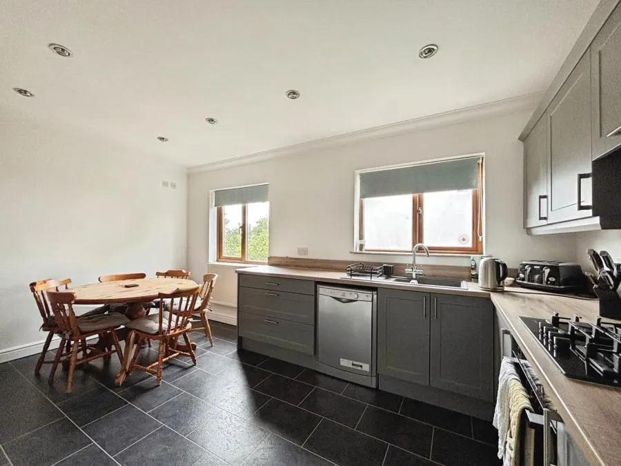 Highfield Road, Heath, CF14, photo 2