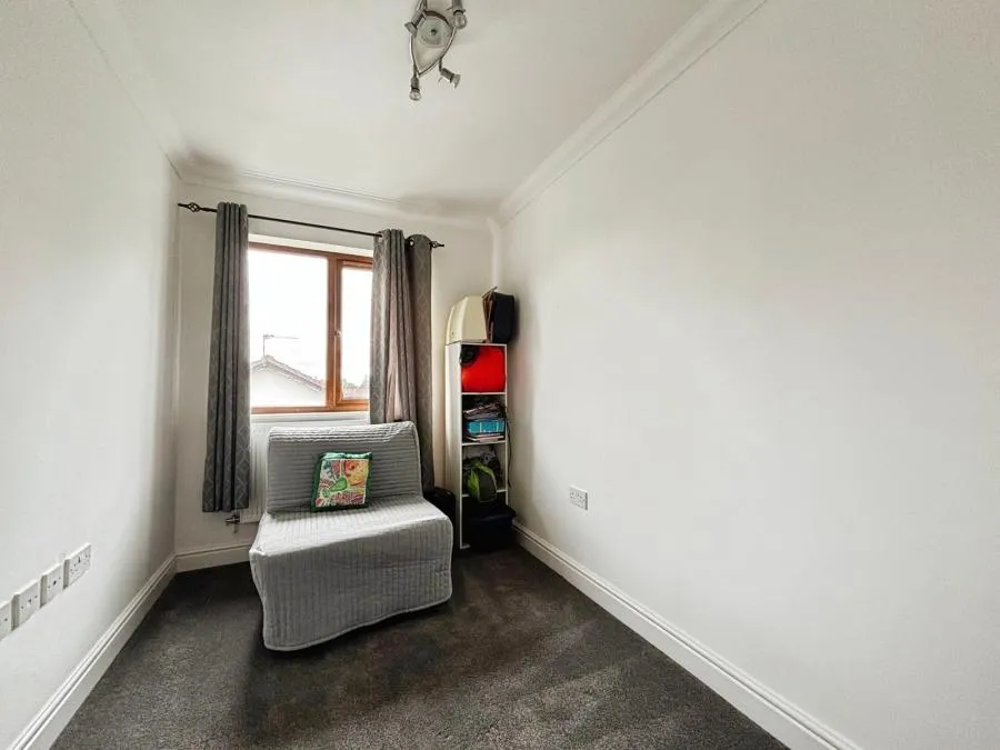 Highfield Road, Heath, CF14, photo 19