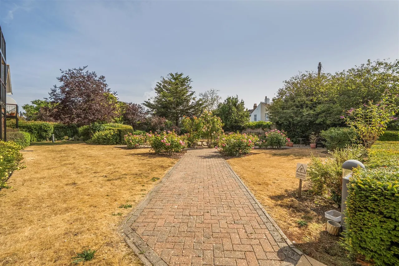 Southdown Road, Shoreham-By-Sea, BN43, photo 17