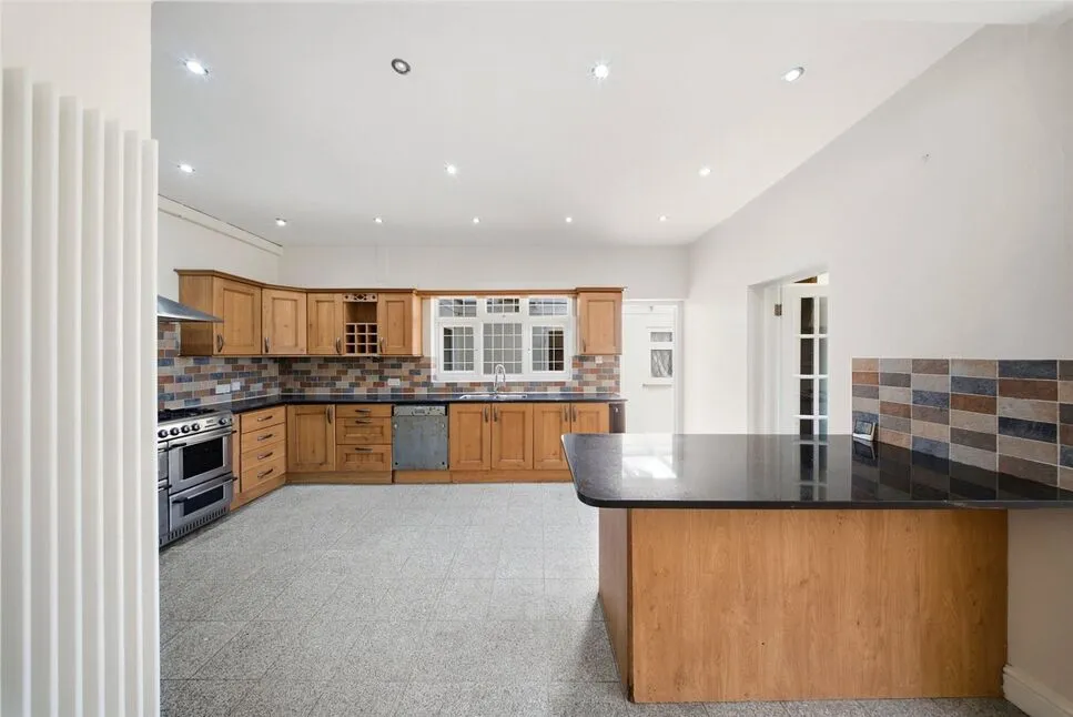 Brighton Road, Lower Kingswood, KT20, photo 12