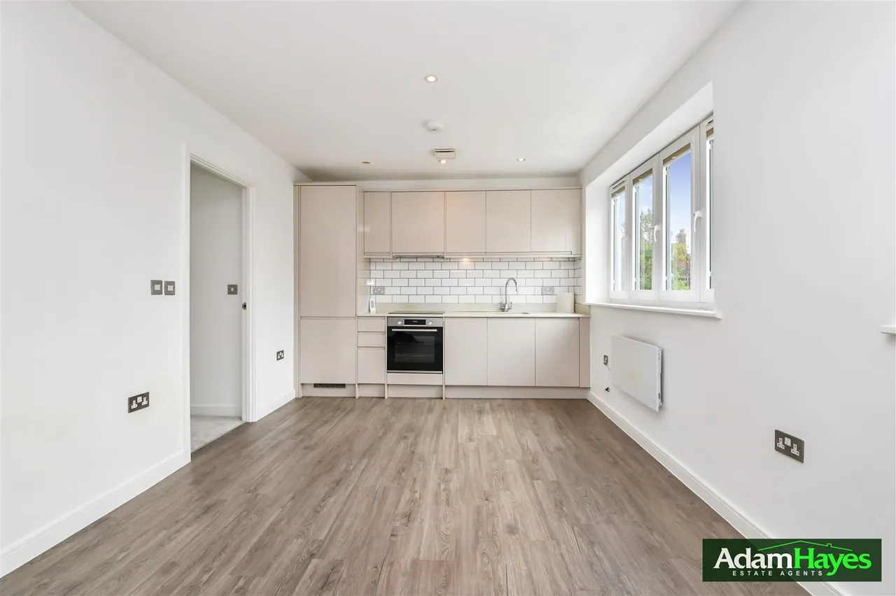 Hutton Grove, North Finchley, N12, photo 5