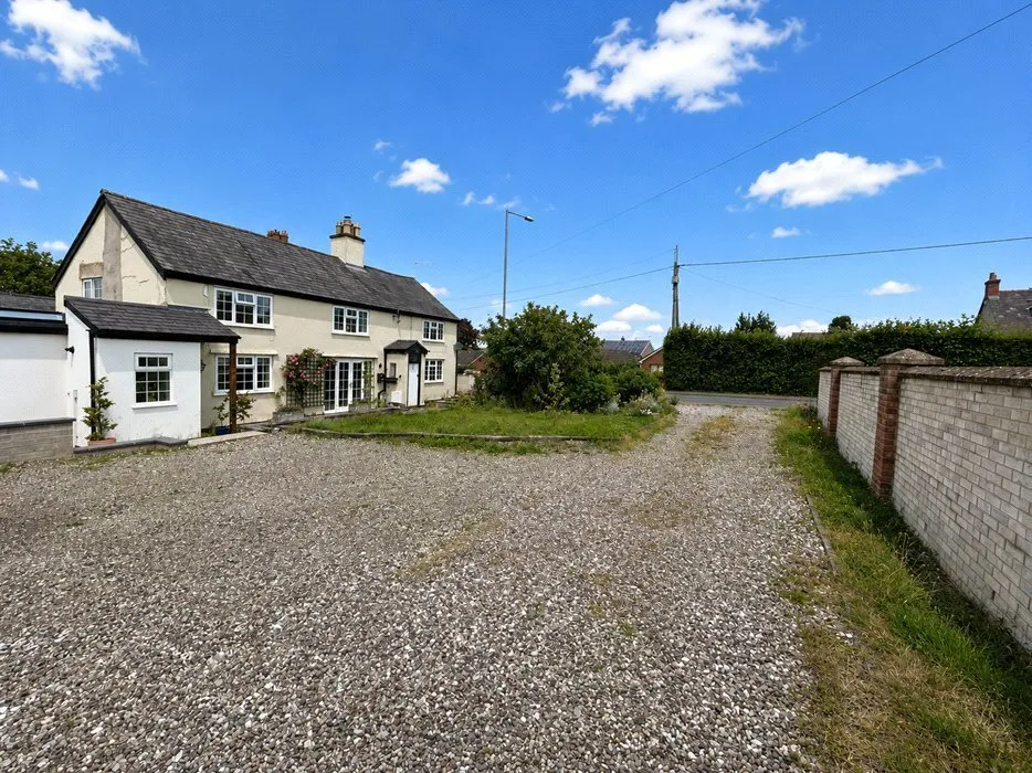 3 bed house for sale, Mold Road, Mynydd Isa, CH7