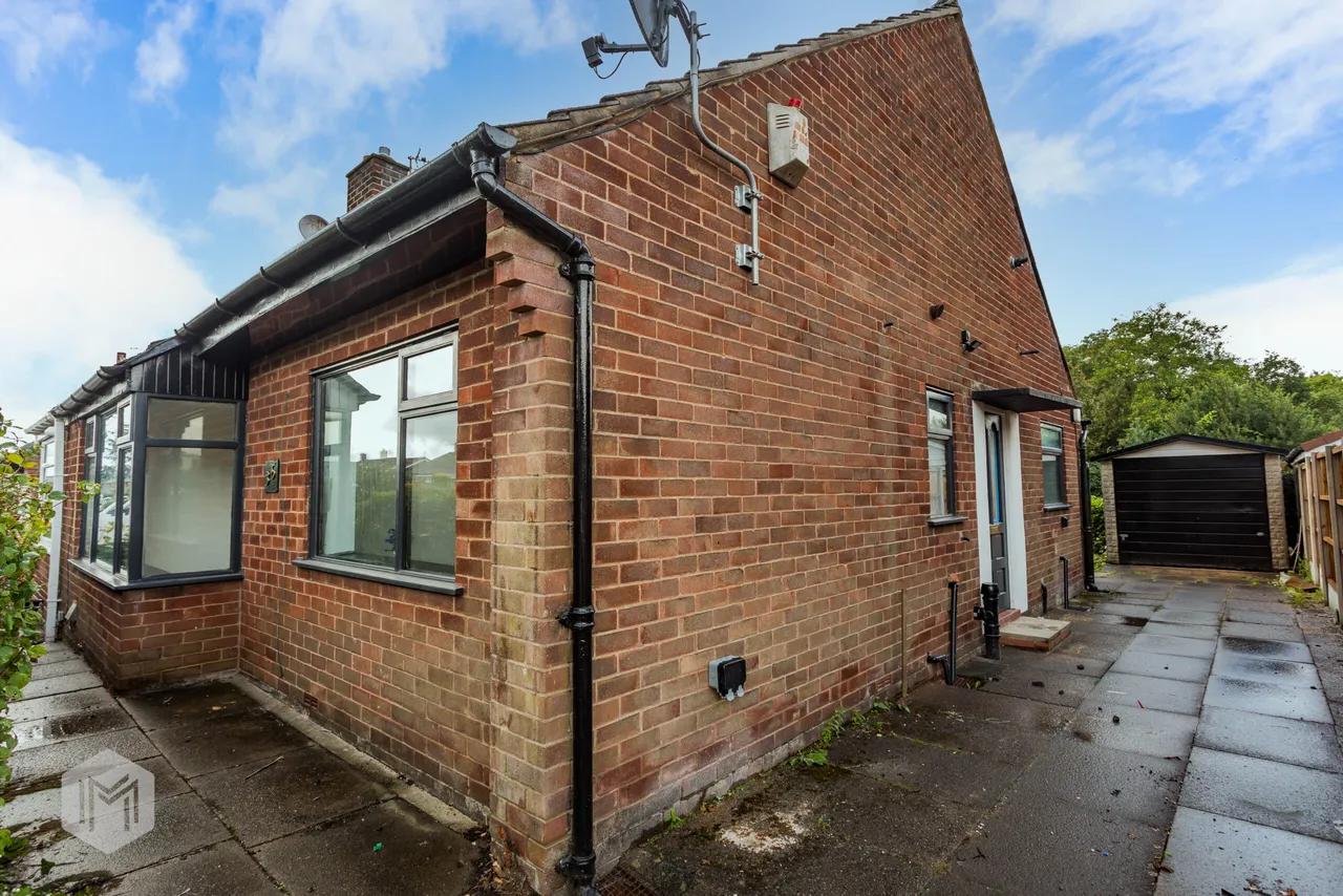 2 bed house for sale — Broadstone Road, Bolton, BL2 4AW