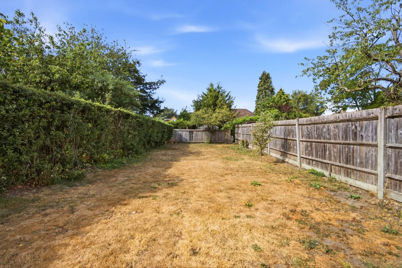Burston Drive, St. Albans, AL2, photo 15