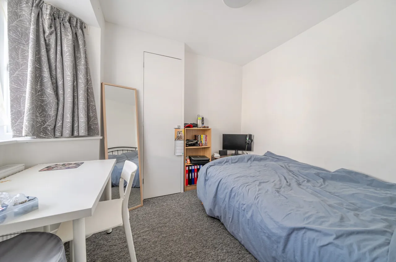 Hereford Close, Guildford, GU2, photo 8
