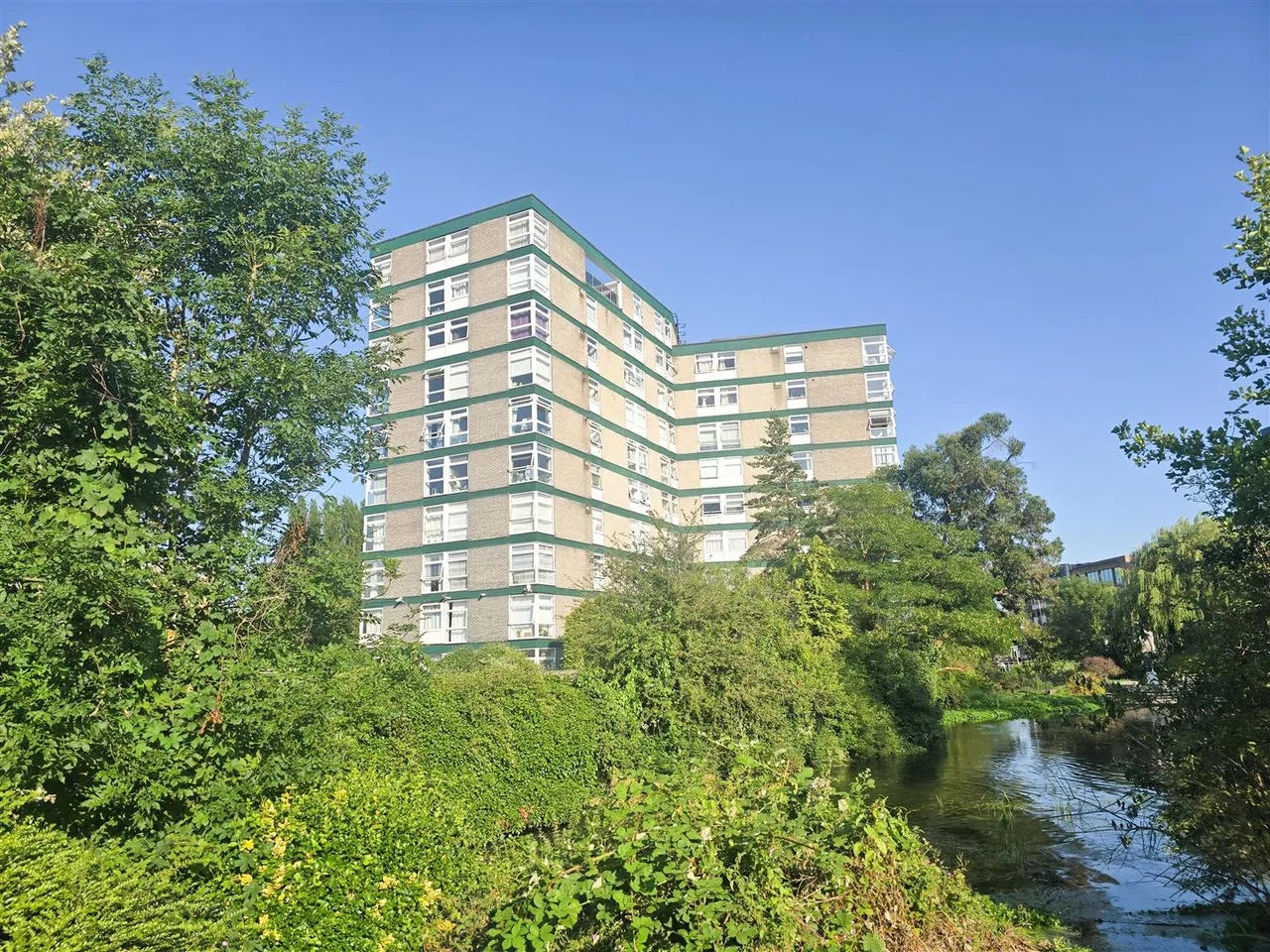 3 bed flat to rent, Oxford Road, Denham, UB9