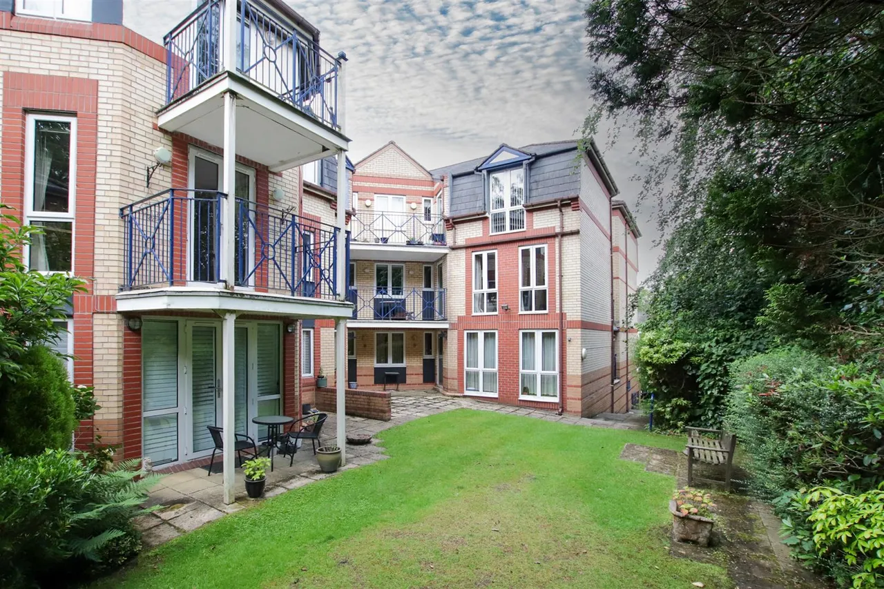 Racefield Road, Altrincham, WA14, photo 13