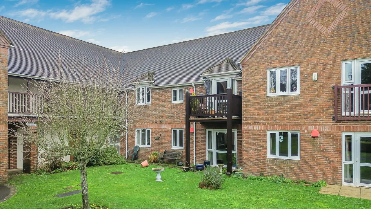 Adams Way, Alton, GU34, photo 17