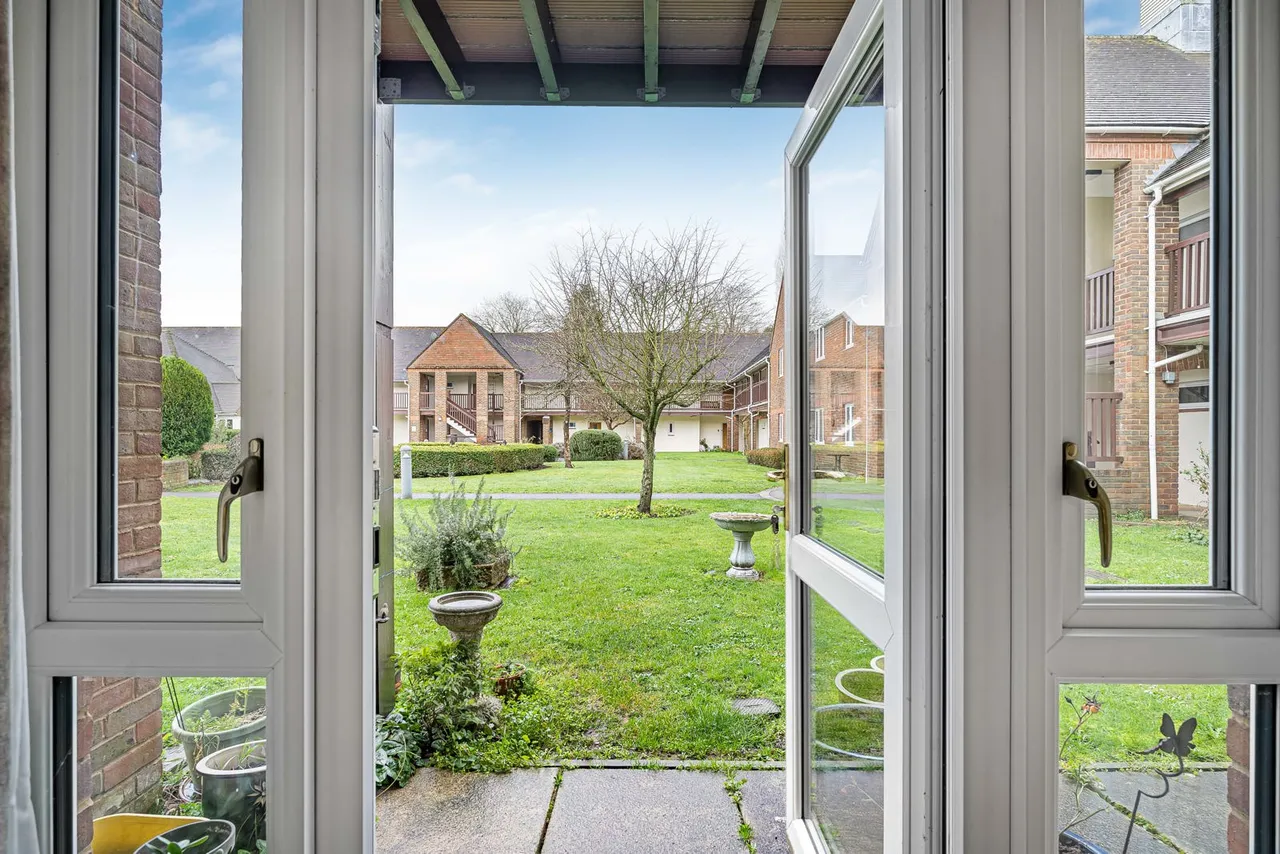 Adams Way, Alton, GU34, photo 9