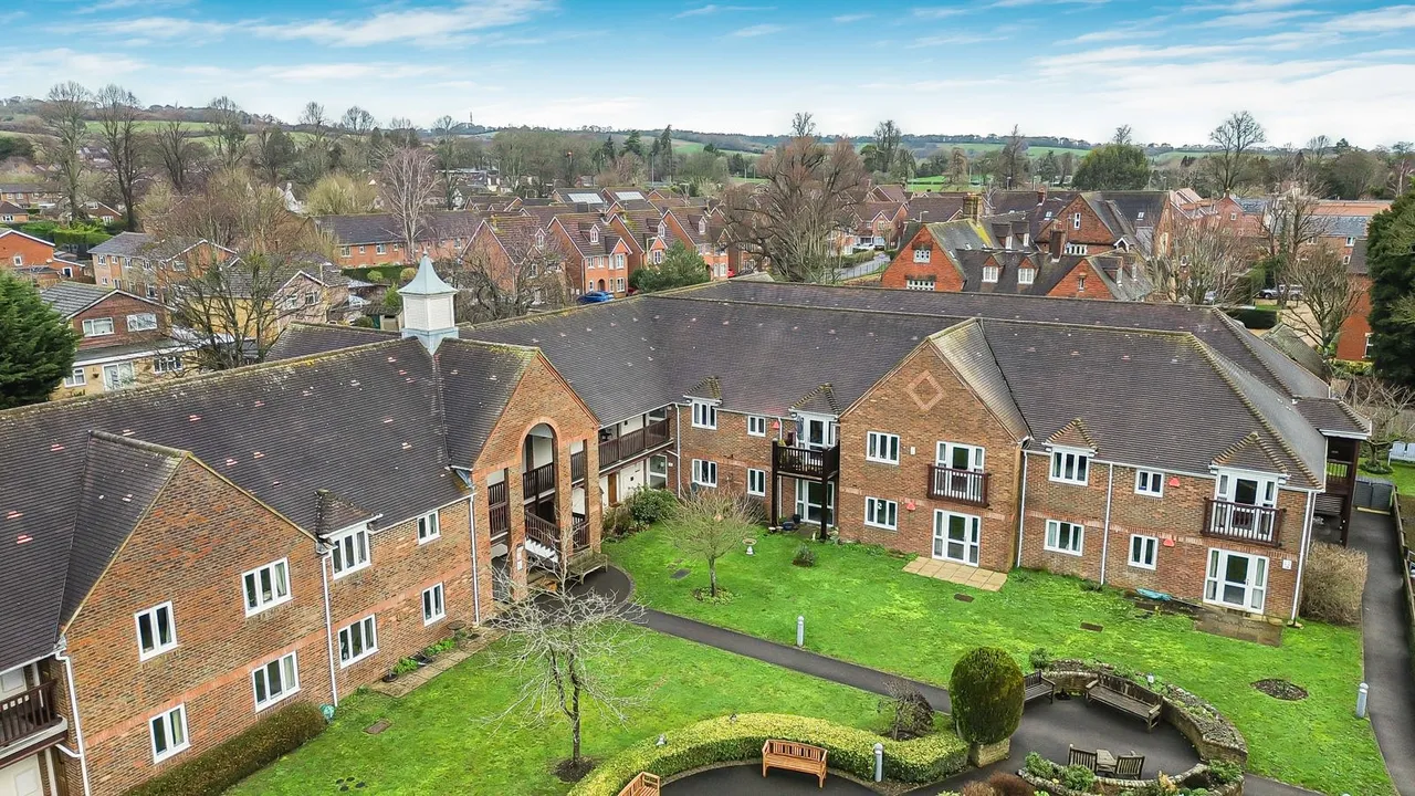 2 bed flat for sale, Adams Way, Alton, GU34
