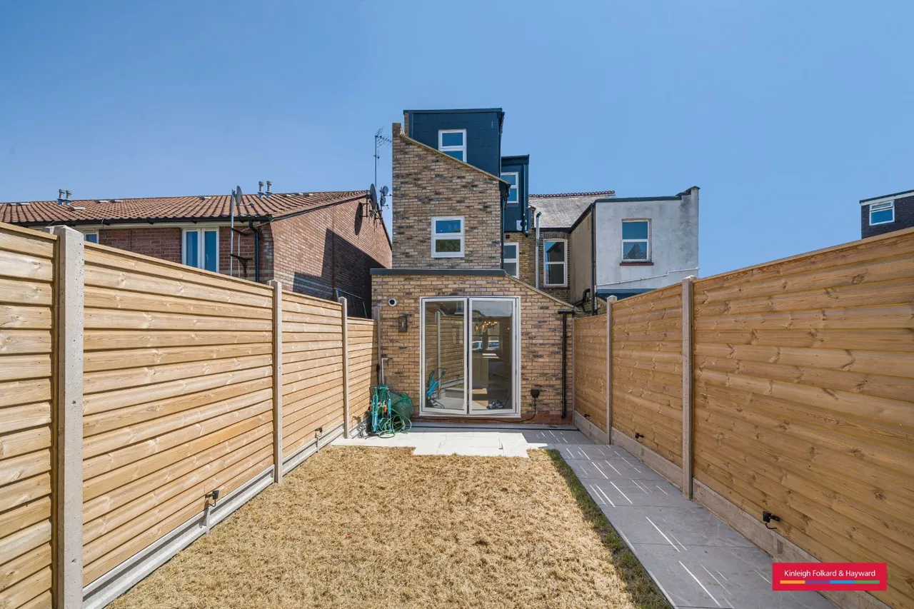 Brunswick Crescent, London, N11, photo 22