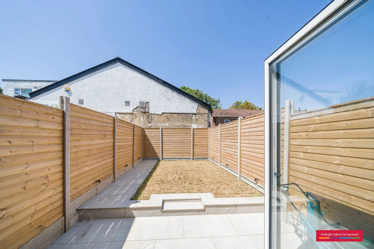 Brunswick Crescent, London, N11, photo 20