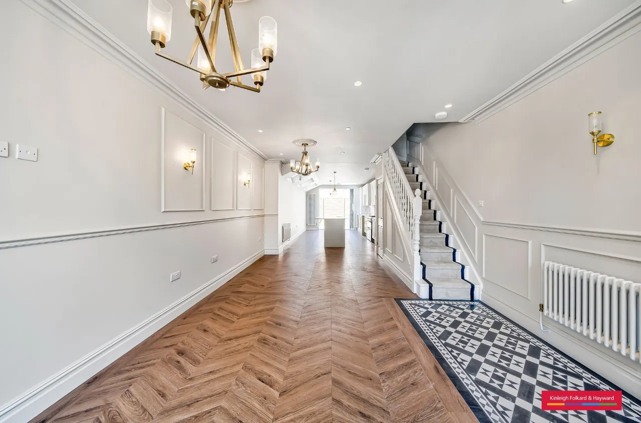 Brunswick Crescent, London, N11, photo 2