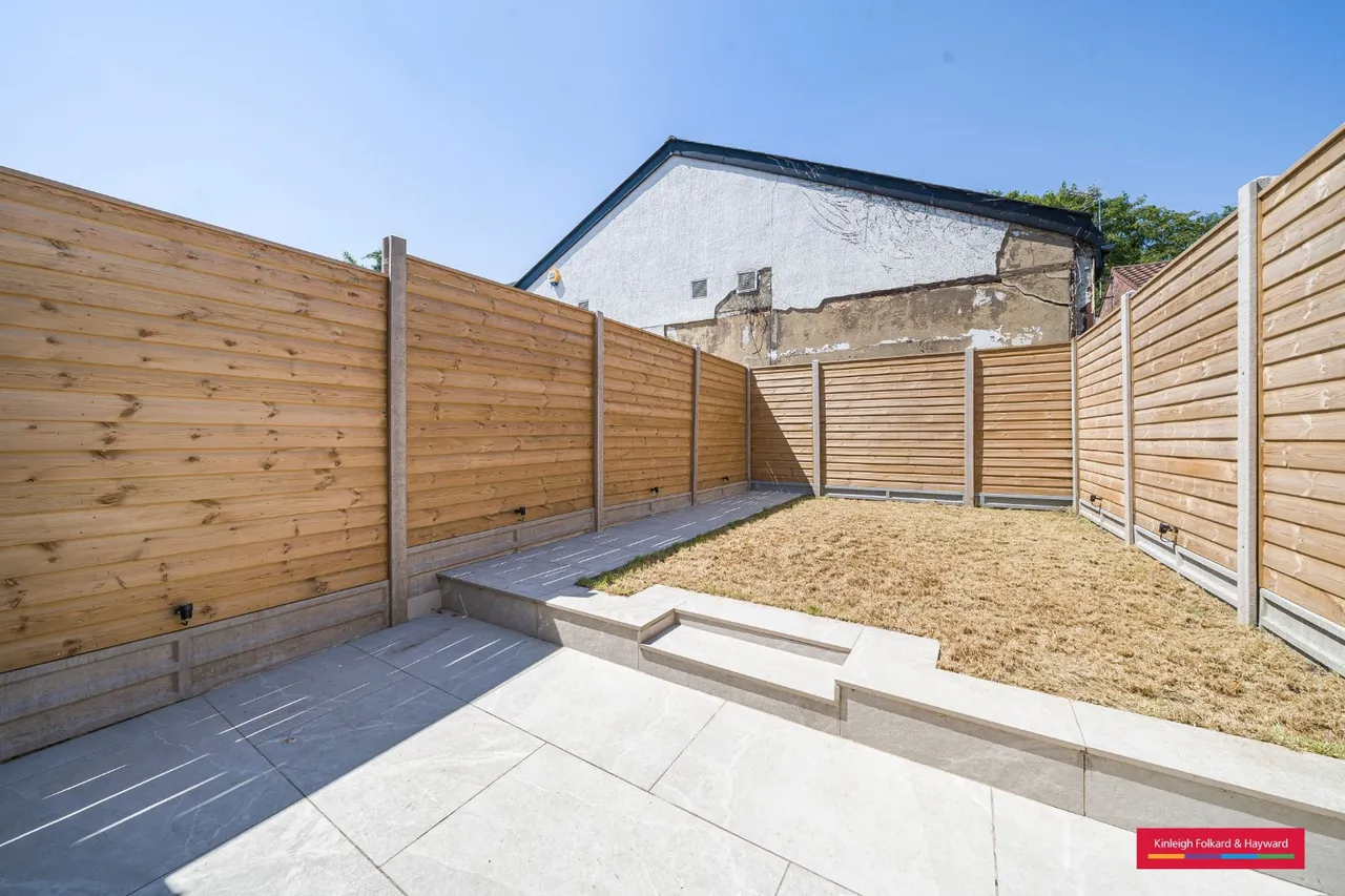 Brunswick Crescent, London, N11, photo 21