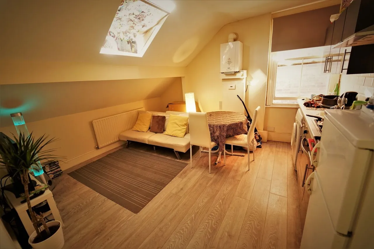 2 bed long_term to rent, Foxhall Road, Nottingham, NG7