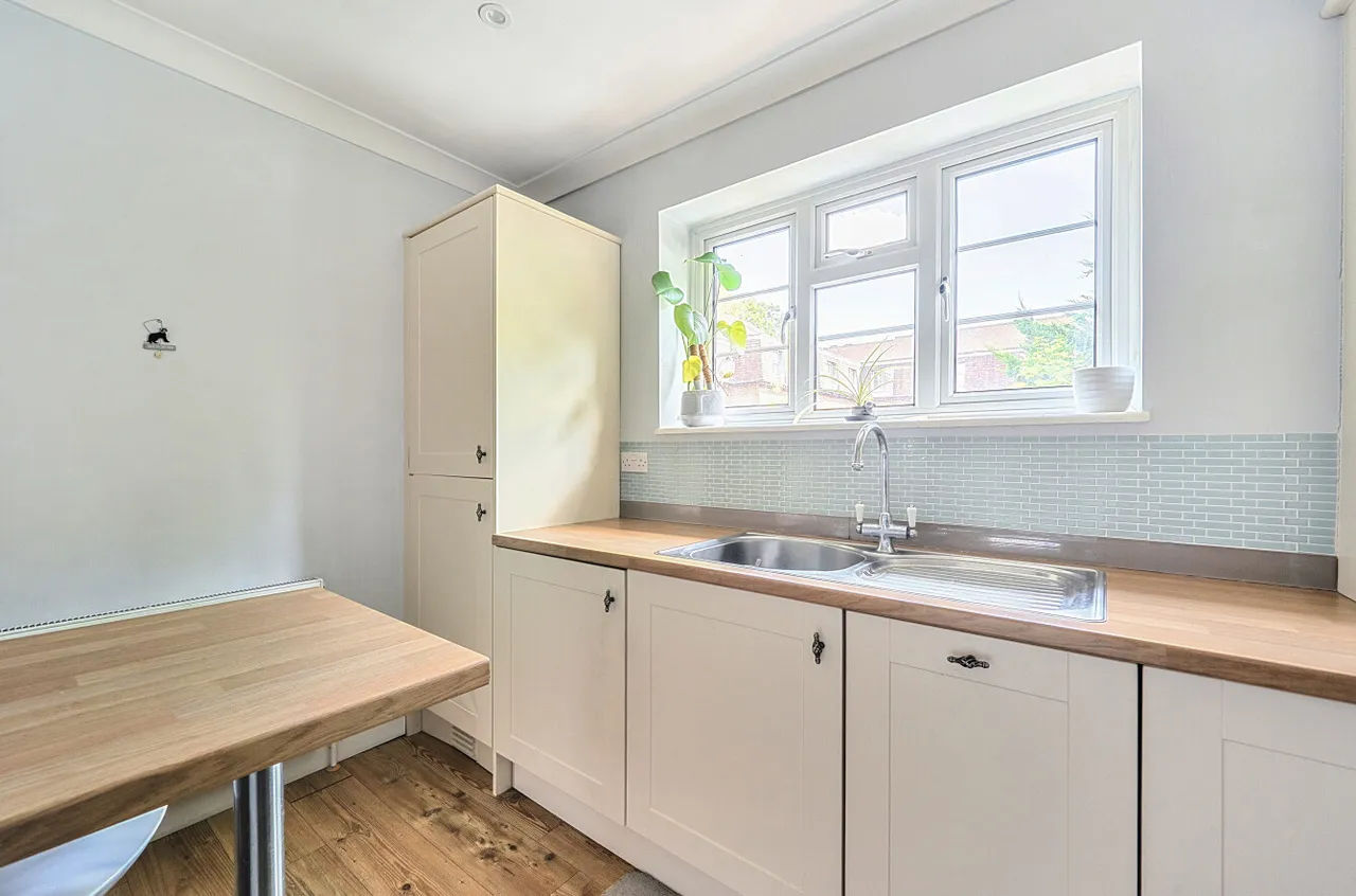 Arlington Lodge, Monument Hill, KT13, photo 12