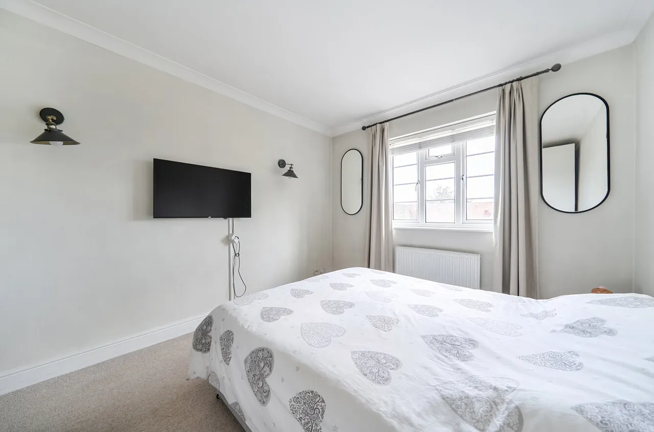 Arlington Lodge, Monument Hill, KT13, photo 13