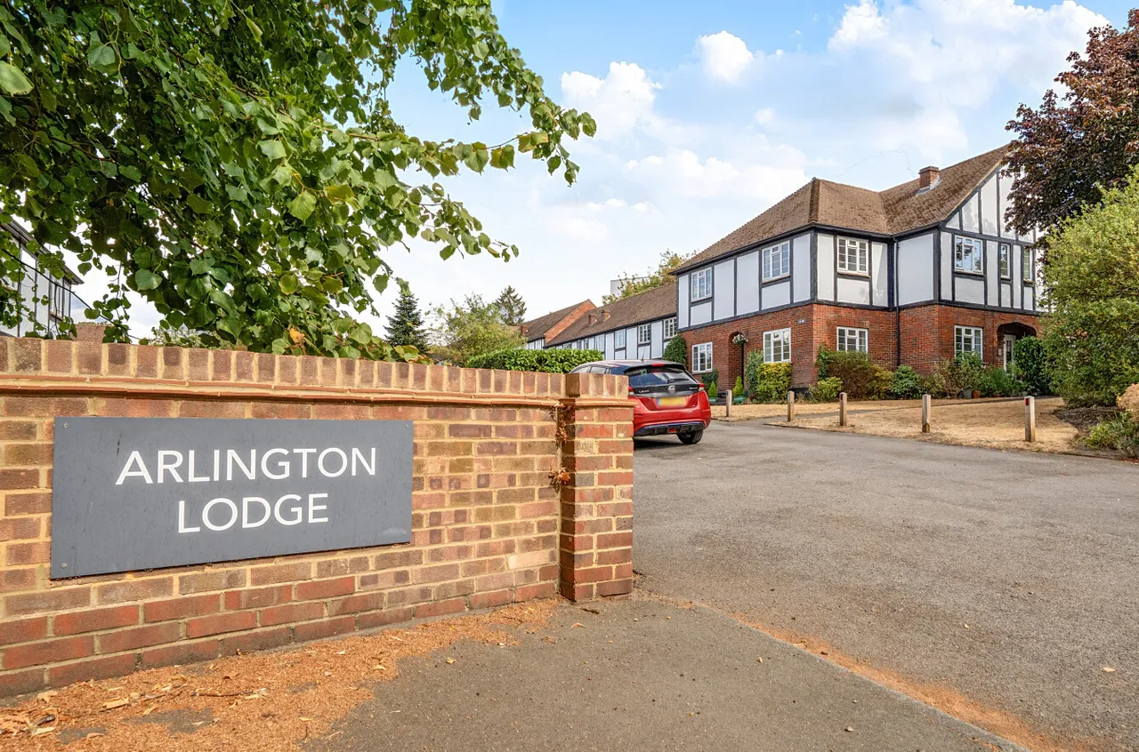 Arlington Lodge, Monument Hill, KT13, photo 15