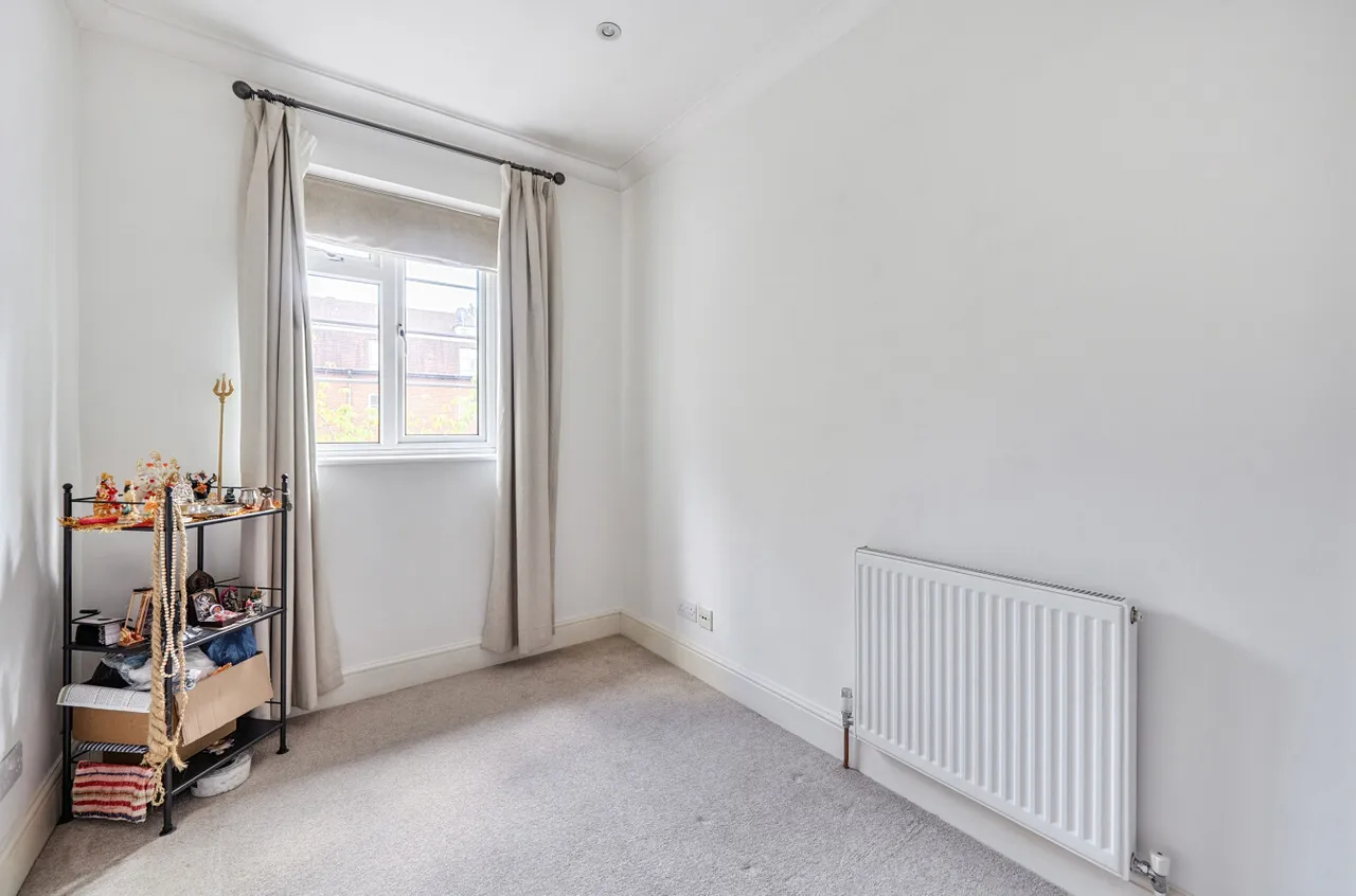 Arlington Lodge, Monument Hill, KT13, photo 9