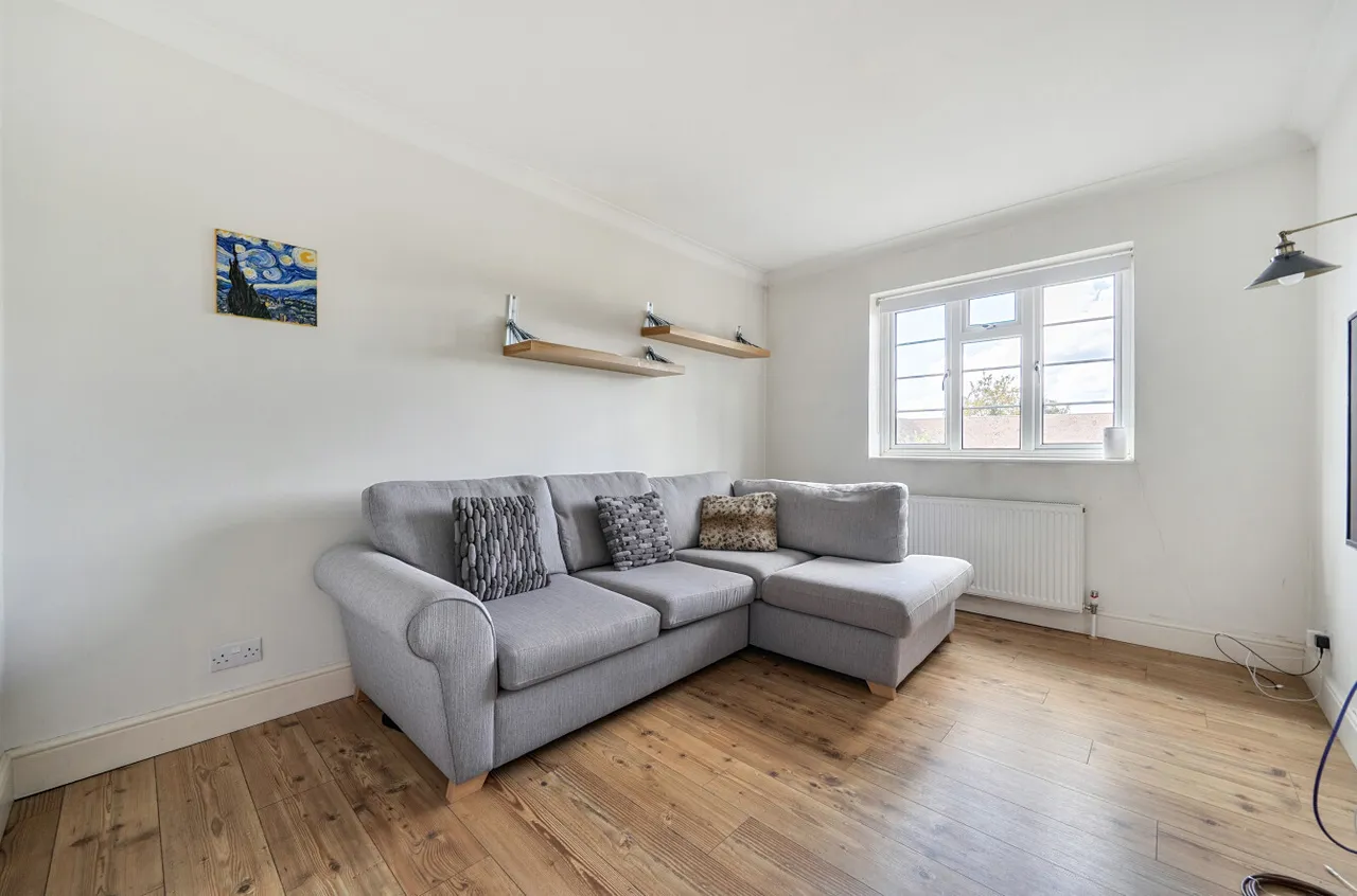 Arlington Lodge, Monument Hill, KT13, photo 2