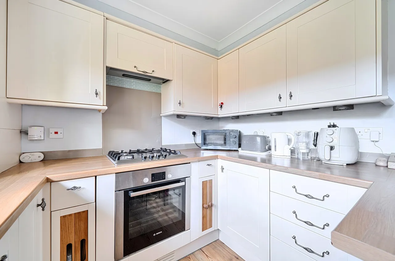 Arlington Lodge, Monument Hill, KT13, photo 6