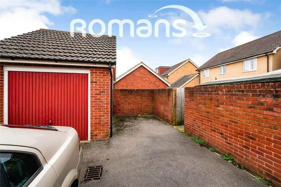 Bates Way, Swindon, SN2, photo 11