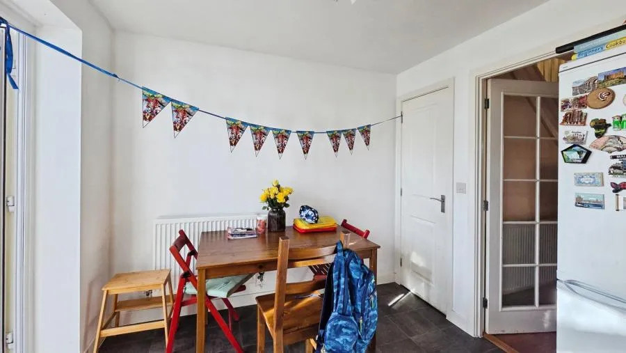 Bates Way, Swindon, SN2, photo 3