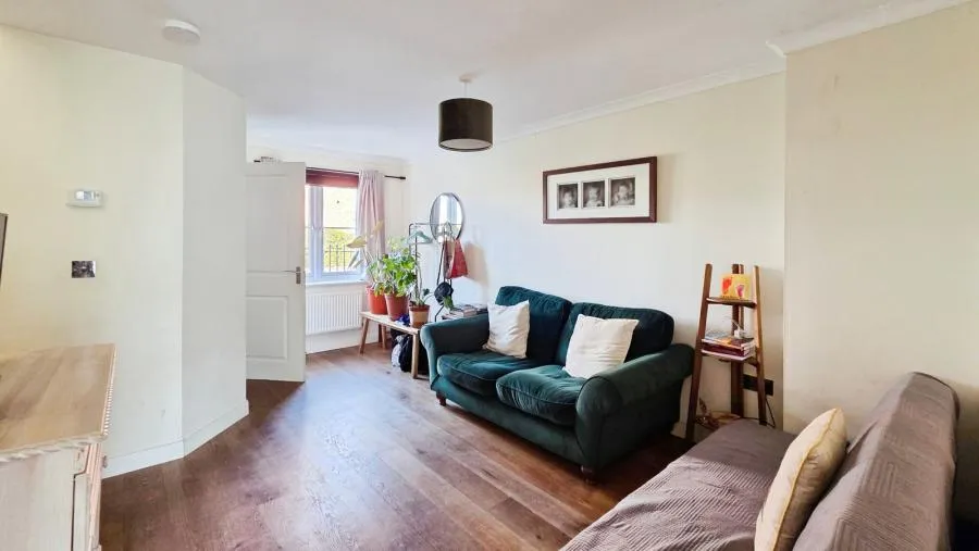 Bates Way, Swindon, SN2, photo 14