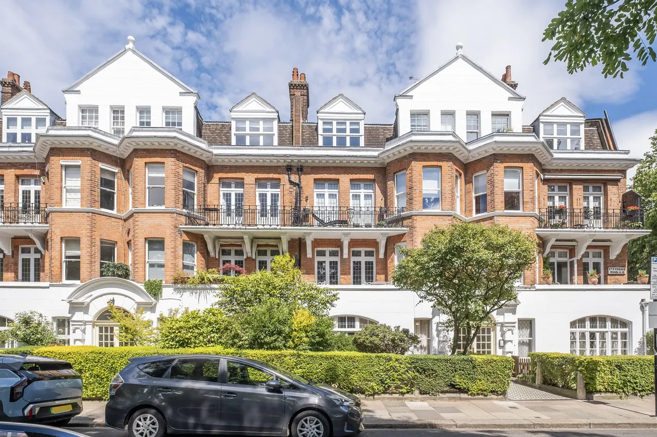 3 bed flat for sale — Stevenage Road, London, SW6