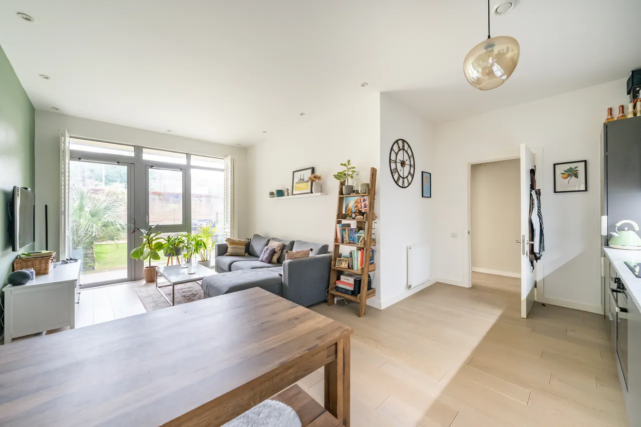 2 bed flat for sale — 10 Chatfield Road, London, SW11