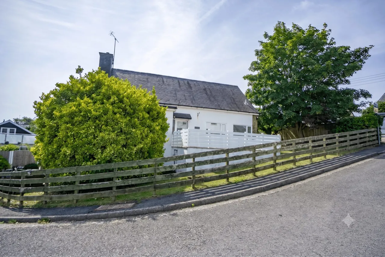 1 Cae Pin Estate, Abersoch, Pwllheli, Gwynedd, LL53 7UH, photo 7