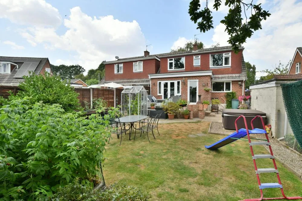 Cutlers Place, Colehill, BH21, photo 19